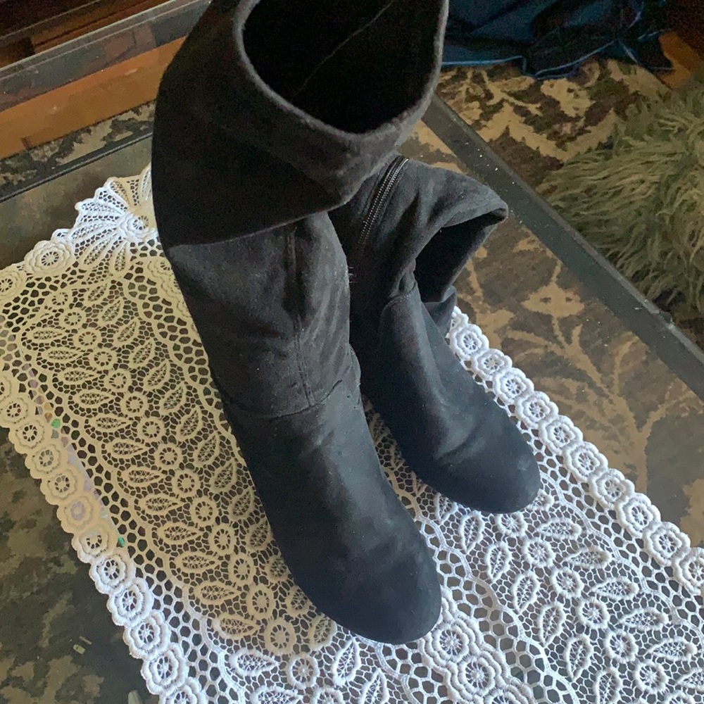 🔵 Solanz black wedged boots